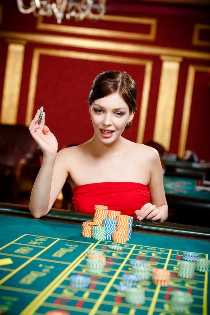 Sảnh game với nhiều thể loại slot online và game bài đa dạng cho người chơi Việt